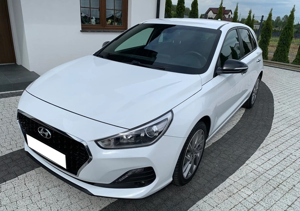 Hyundai I30 cena 46900 przebieg: 74800, rok produkcji 2018 z Września małe 137